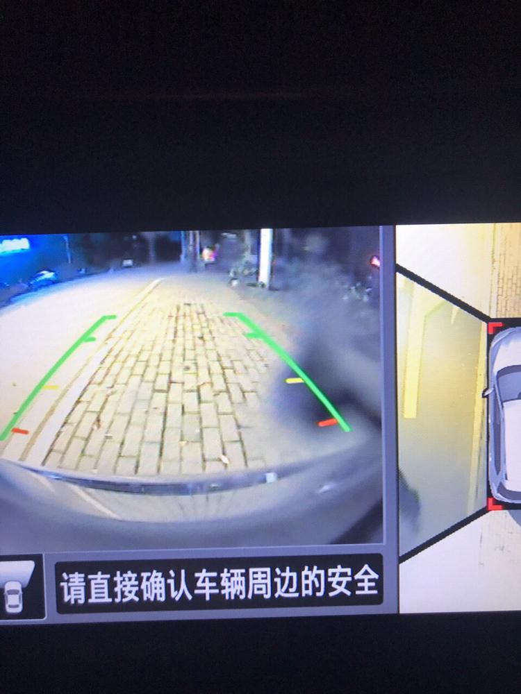 奇骏-有哪位大神知道这个右边的黑影是怎么回事？突然出现的。急！