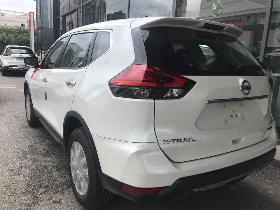 各位车友，平常奇骏的脚垫全包围和尾箱全包围好用么，都用什么价位的，前后保险护板安装用什么材质的比较好（为了好看而已）