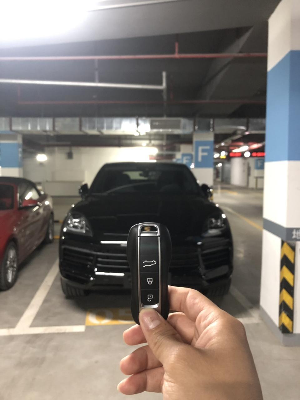 cayenne-今天提的车，大屏幕用着黑屏，按键无法操作，全景倒车屏幕模型丢失，是什么问题？系统问题吗？有大神解答吗？