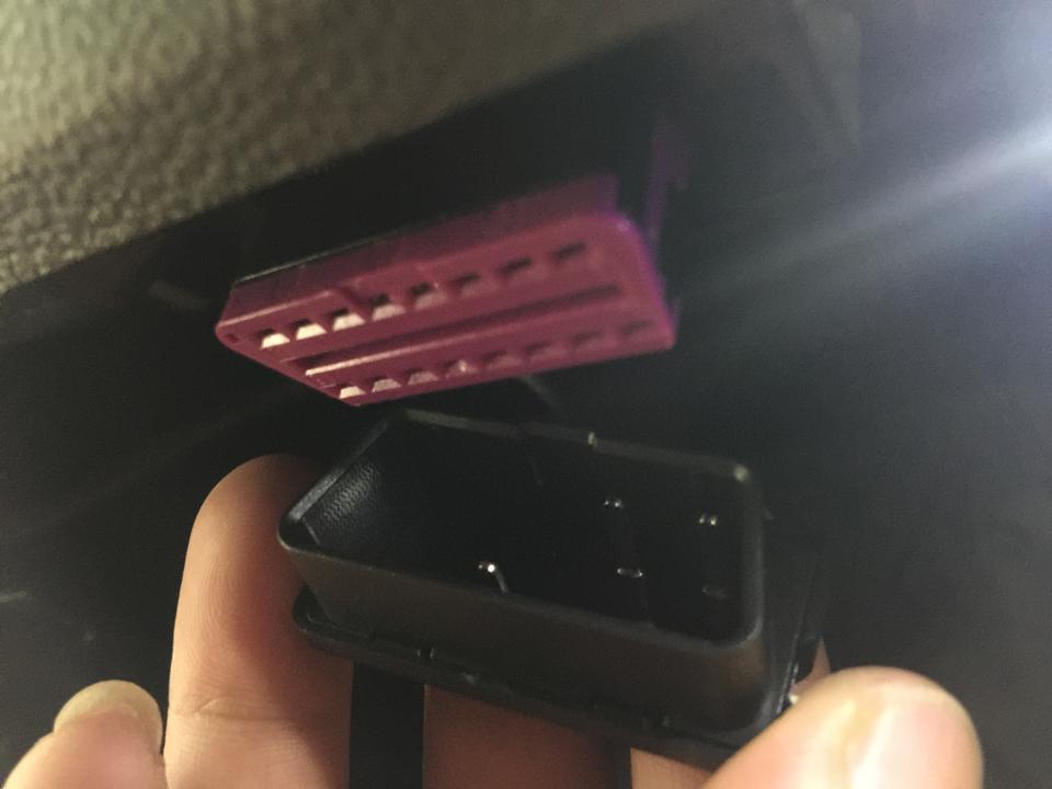 途铠-请问这个车自带的是什么来的？连着一条黑色线的，边上还有个开关