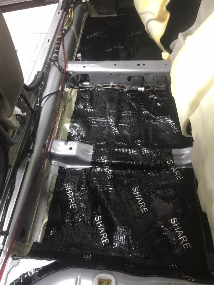 泉州别克凯越怎么改装音响？全车劲浪喇叭 再用功放推 低音炮放在后尾箱 全车环保隔音 聆听粤声的技术人员安装完成后 车内的音响提升效果非常好 在高速路上开车噪音也比以前好！这家很专业！服务也到位！
