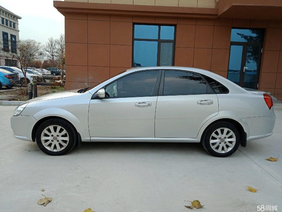 有两个车，大家帮忙看一下
别克凯越2011款1.6L 2010年3月上牌6万公里 自动档
雪铁龙世嘉三厢2011款1.6L2011年5月上牌5万公里自动挡
两车同样价格3万左右  选择哪个好一点？综合分析，哪款性价比更好？ 请各位朋友给点建议！！谢谢