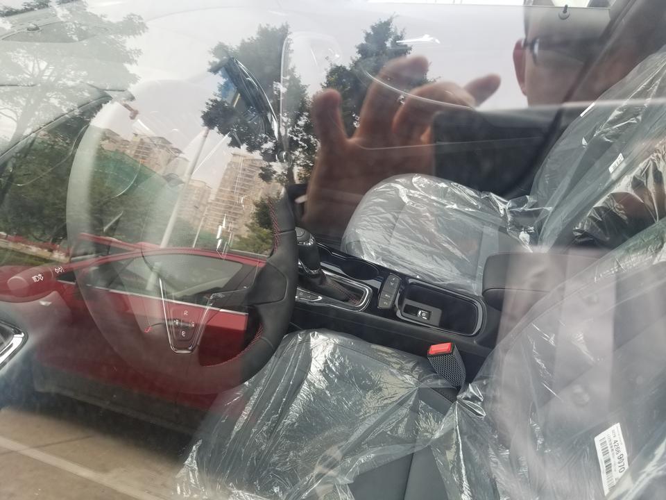 各位车友，有点嫌弃自己科鲁兹的倒车影像，买的redline领锋版顶配居然还这么模糊，问下懂的车友，倒车摄像头可以换个高清的吗？换了会不会影响倒车的导线？