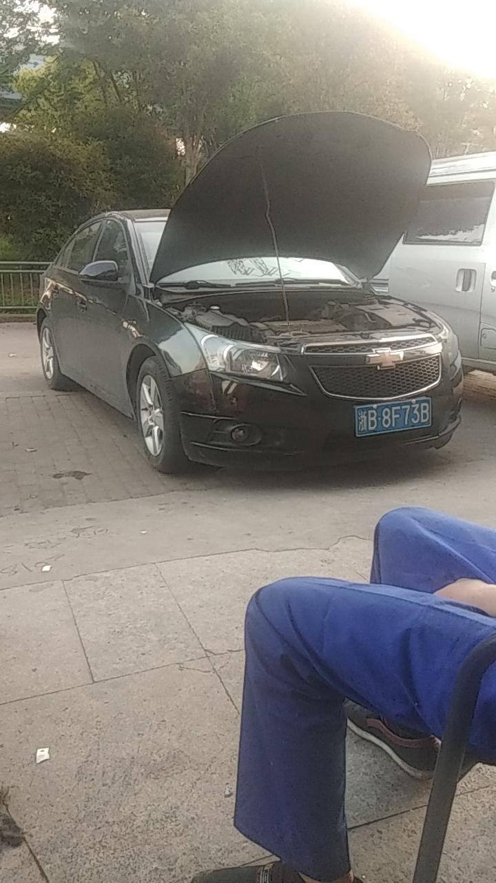 大家看看这是什么车
是景程，还是科鲁兹，还是科沃兹