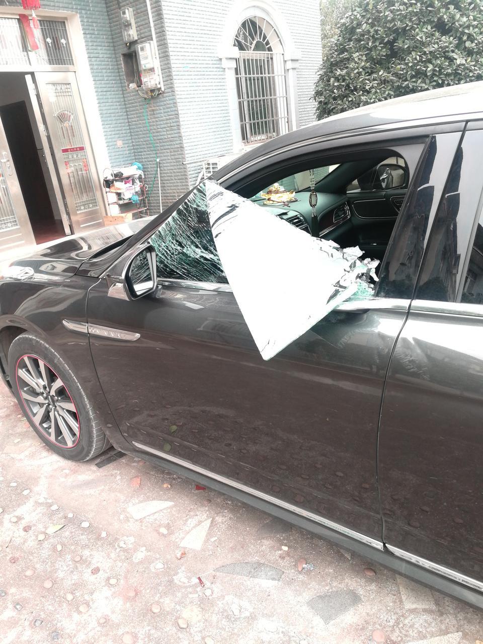 林肯大陆车窗玻璃要多少钱，驾驶室这边玻璃