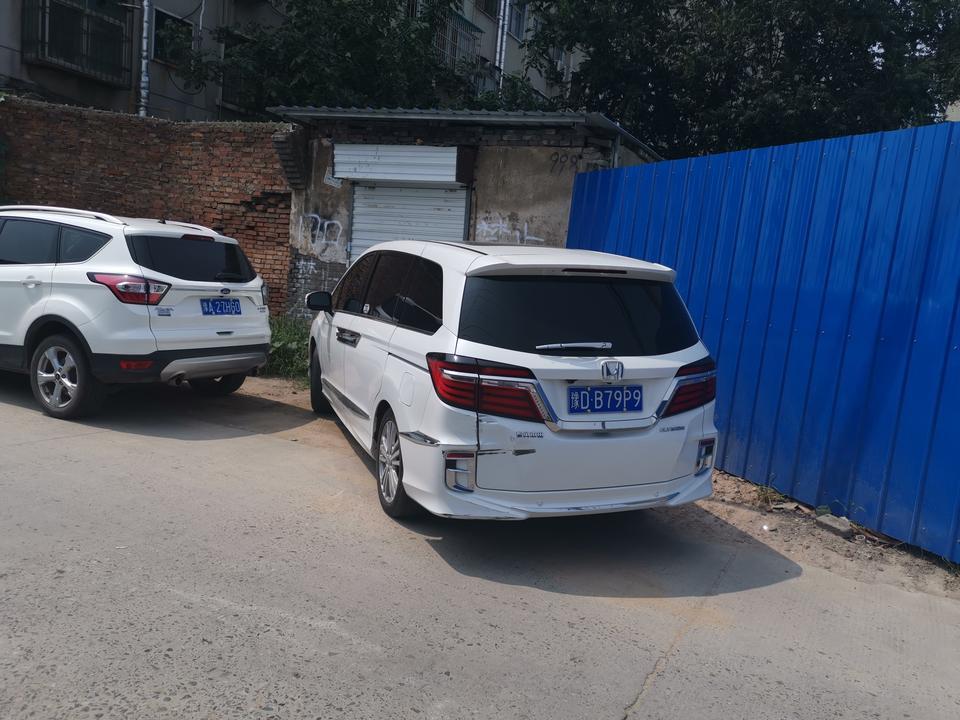 艾力绅-车友们，你们的车 内饰异响厉害吗？
还有走烂路的时候 减震弹簧跳的厉害吗？
谢谢车友们回答