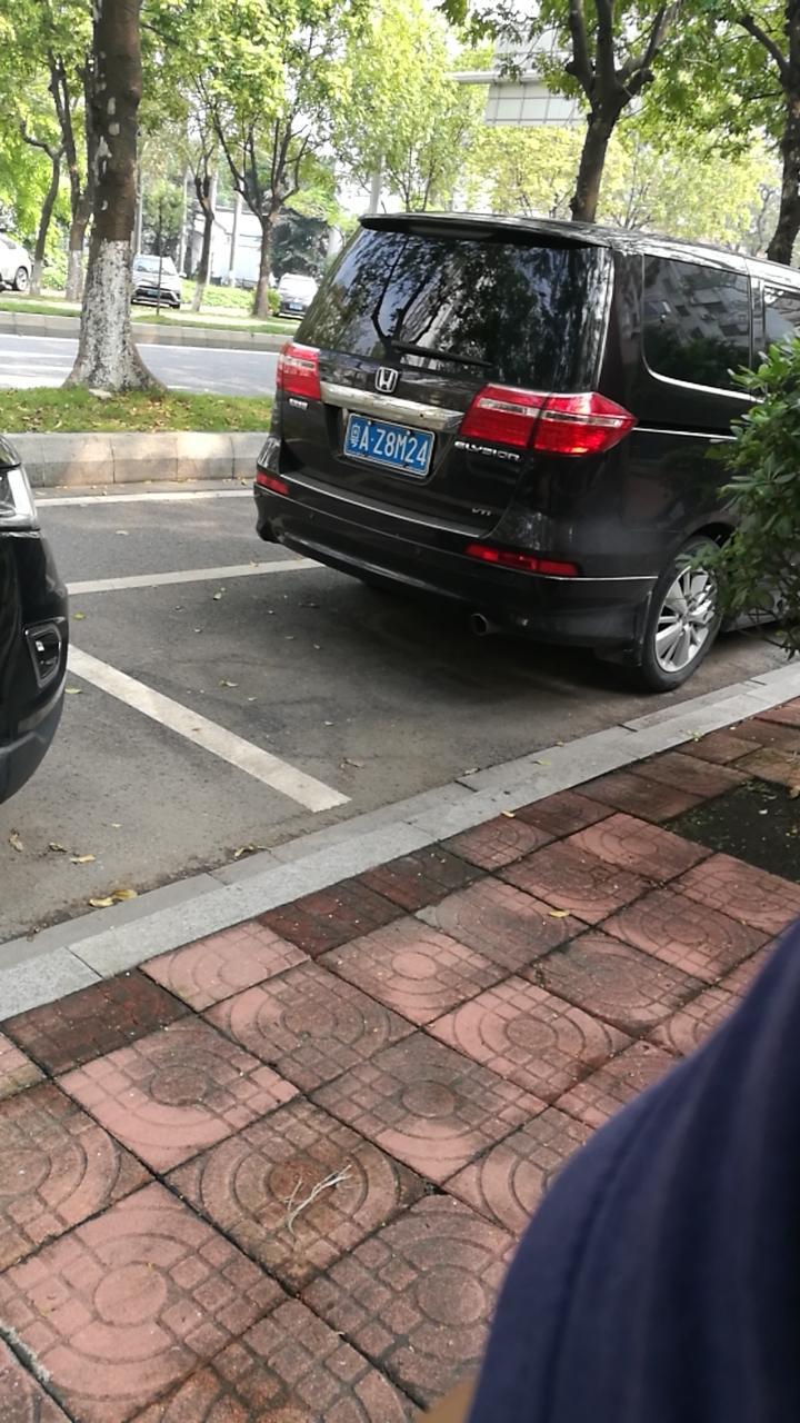 艾力绅-大家看看这是本田奥德赛车吗？