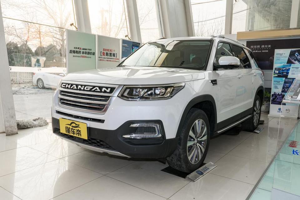 长安cs95-最近朋友建议我考虑这个两驱荣耀版，因为听说裸车14.5万就可以搞到，而且配置水平很高，所以我想问一问大家荣耀版得性价比怎么样？多少钱可以落地呀？