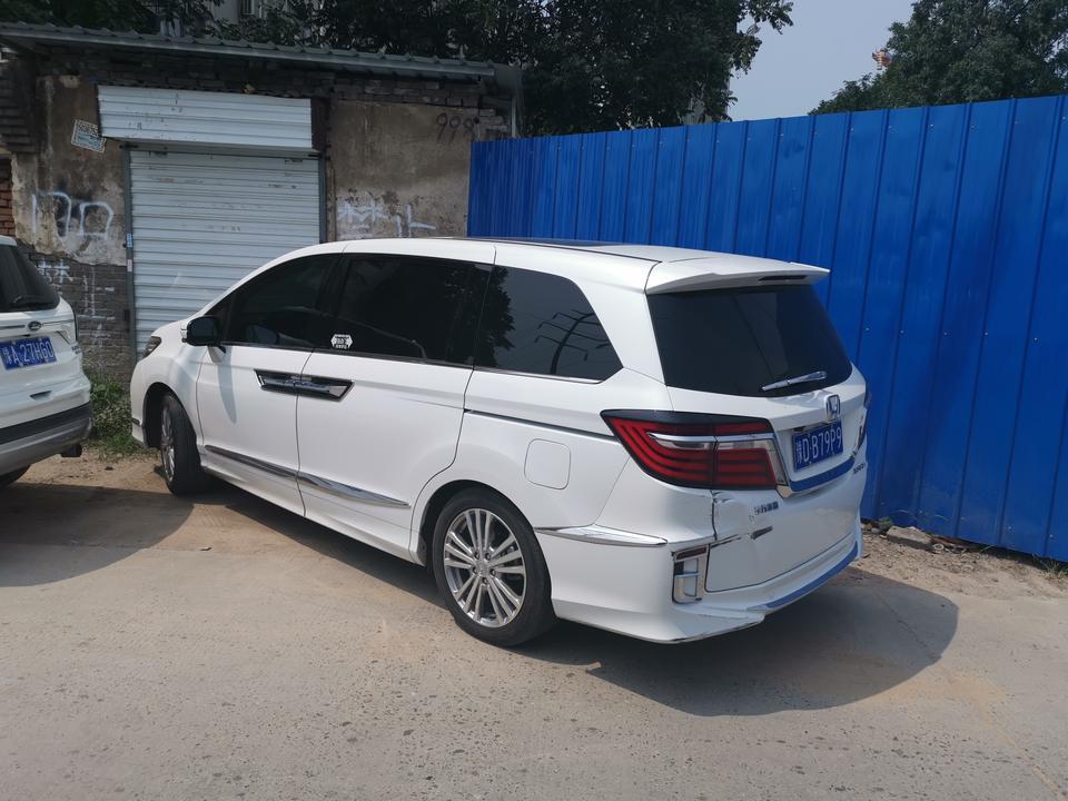 艾力绅-车友们，你们的车 内饰异响厉害吗？
还有走烂路的时候 减震弹簧跳的厉害吗？
谢谢车友们回答