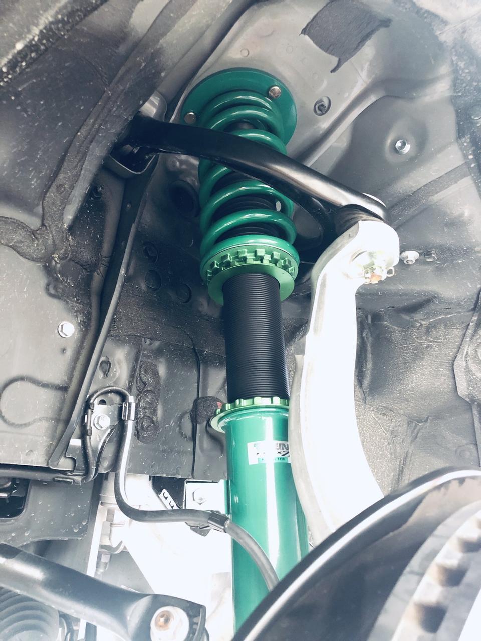 请问各位车友，雷克萨斯is300f，素车（没改避震，轮毂）轮胎与与车身是多少指的宽度， 前4指，后3指吗？求接答，原车数据忘了记，有图最好，谢谢各位车友！