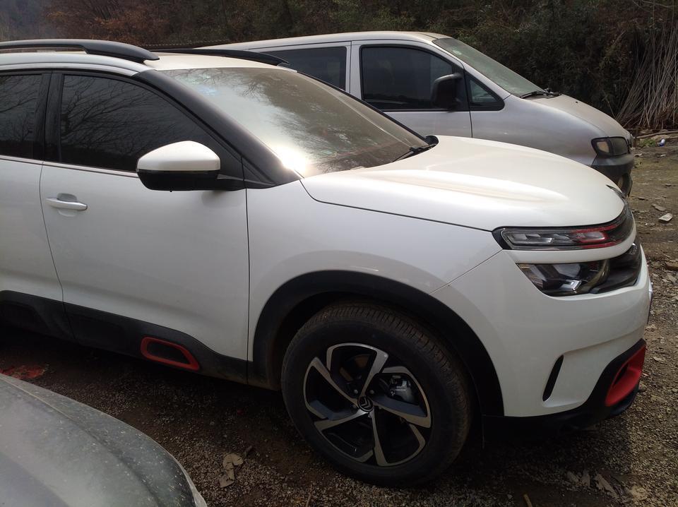 天逸 c5 aircross-19款1.6t乐享配制表上说的四窗一键升降，怎么我的除了驾驶窗可以一键，别的不行啊？不知大家的车是不是这样，还是我这是个个例？