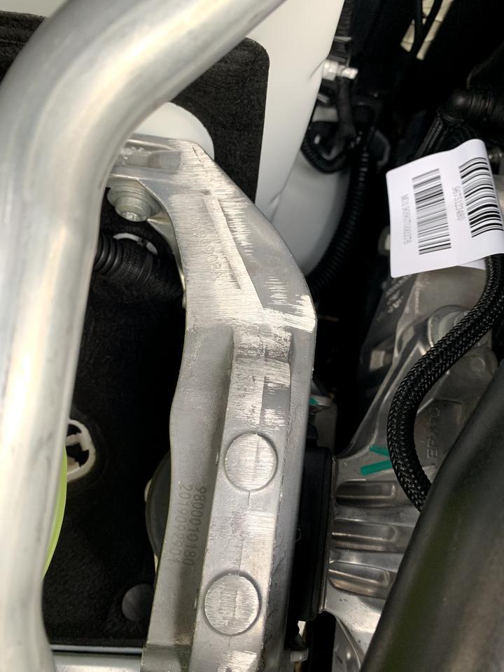 天逸 c5 aircross-各位小伙伴的车里面也是这样的吗？我看了两台360，一台400。这个位置都打磨成这个样子了……