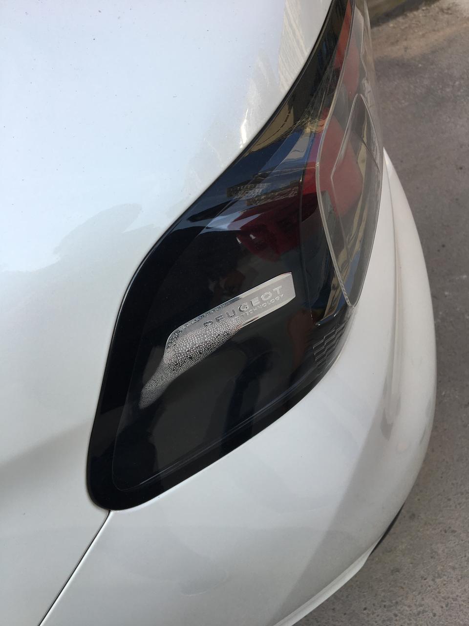 标致308-我的308一到天气变化，或者夏天洗车，尾灯就会起雾。去4s店说是正常，修车的朋友告诉我是尾灯有问题，想问一下车友们这个是通病吗？