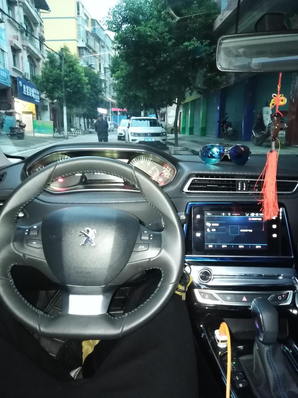 车友们大家好，16款东风标致308自动豪华型，可以加装倒车影像和定速巡航吗？加装费用是多少？