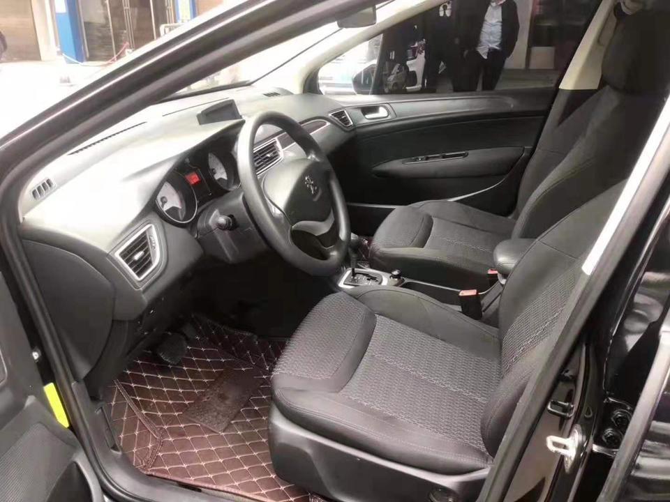标致308-2012年上牌标志3081.6L风尚型，行驶8万公里，现在还能值多少钱。
