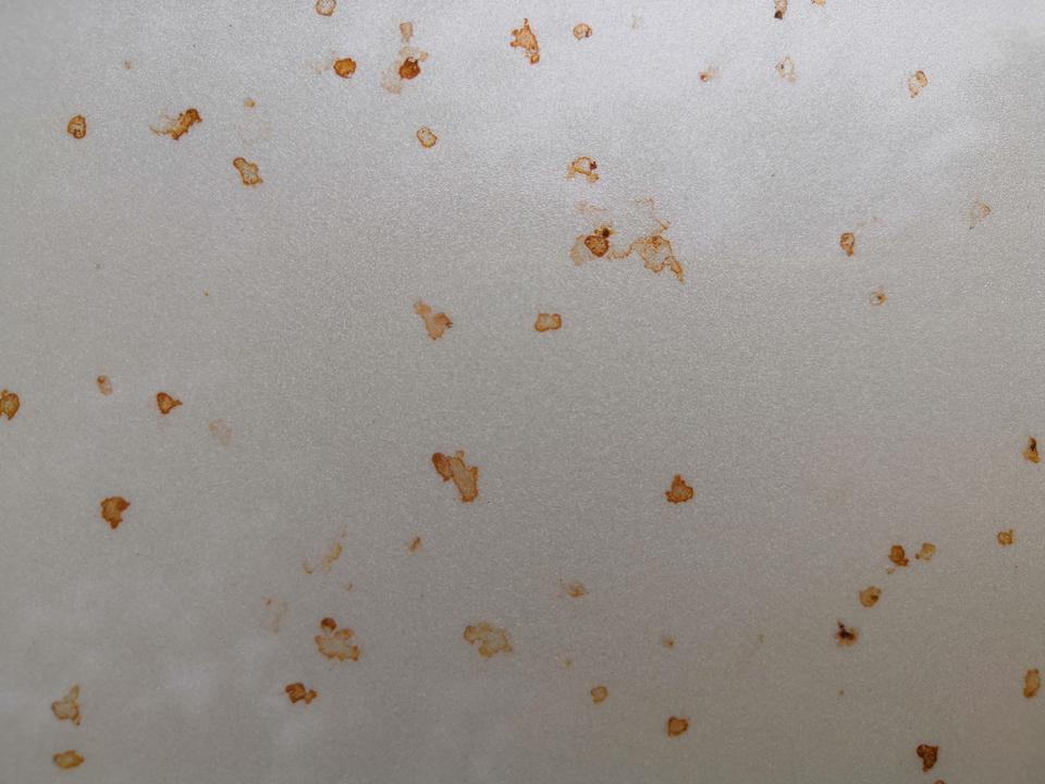 标致308-大侠们有谁知道这玩意儿怎么去除掉啊，洗车的时候洗不掉，擦也擦不下去