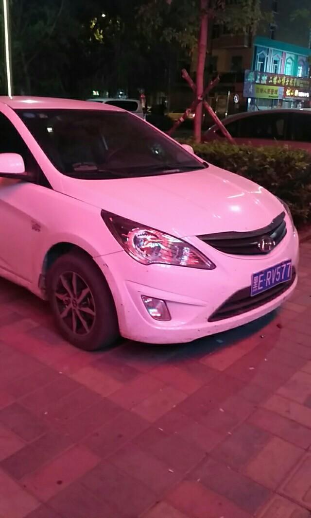 大家看看这是什么车，这是瑞纳么？