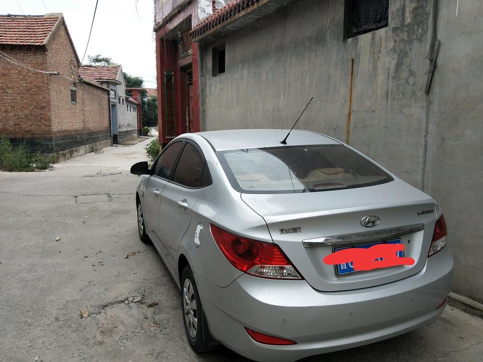 瑞纳-12年6月份买的这款车子现在跑了48000km。零修。有刮擦。现在能卖多少？