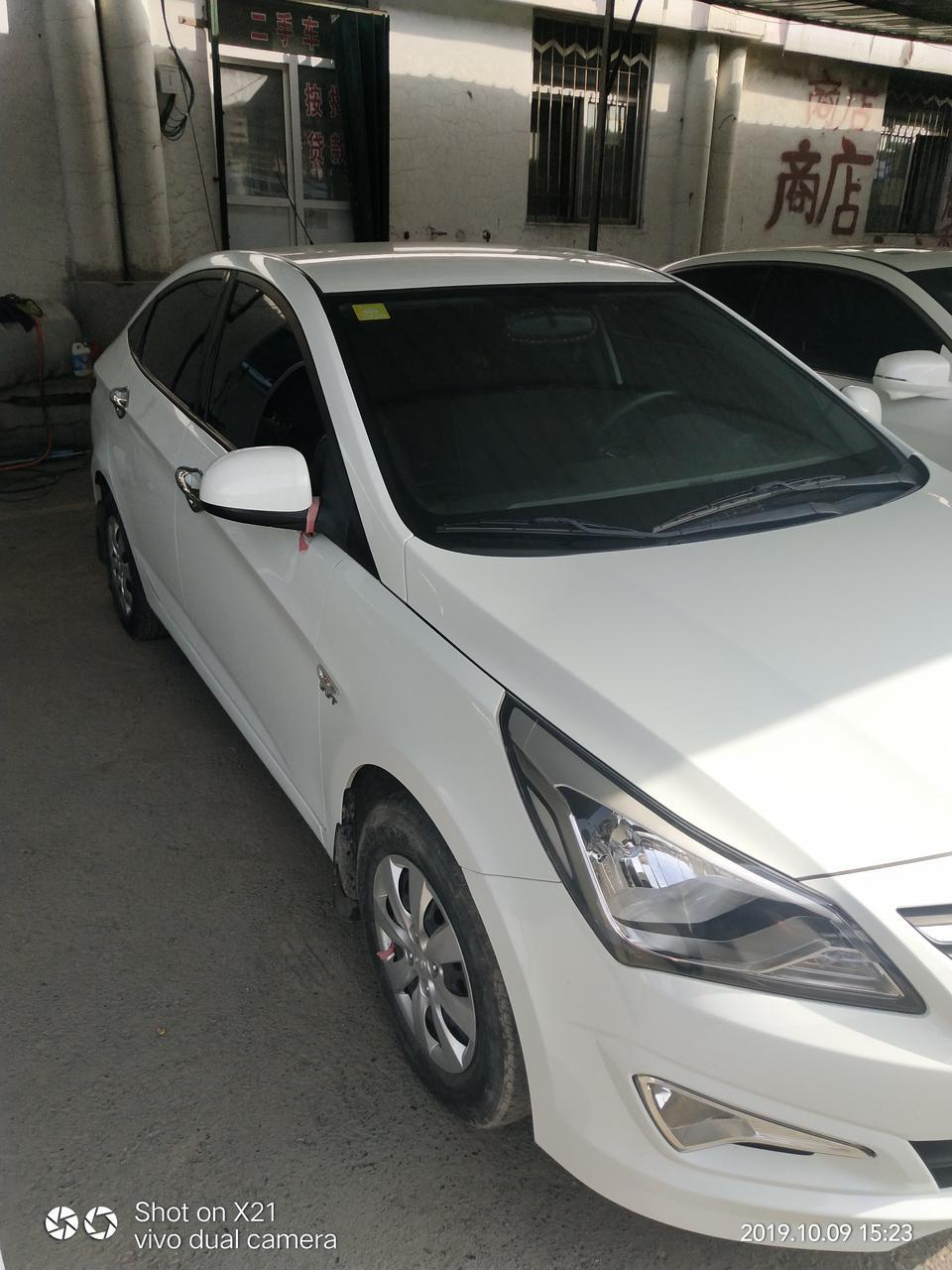 瑞纳-16年9月车 保险到期了 无事故 坐前翼子板有喷漆 跑了4万公里 现在值多少钱 4.8贵不贵？