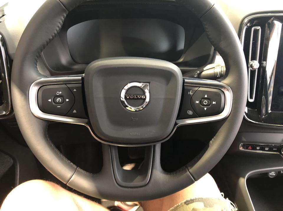 沃尔沃xc40-XC40 大灯是矩阵大灯吗？