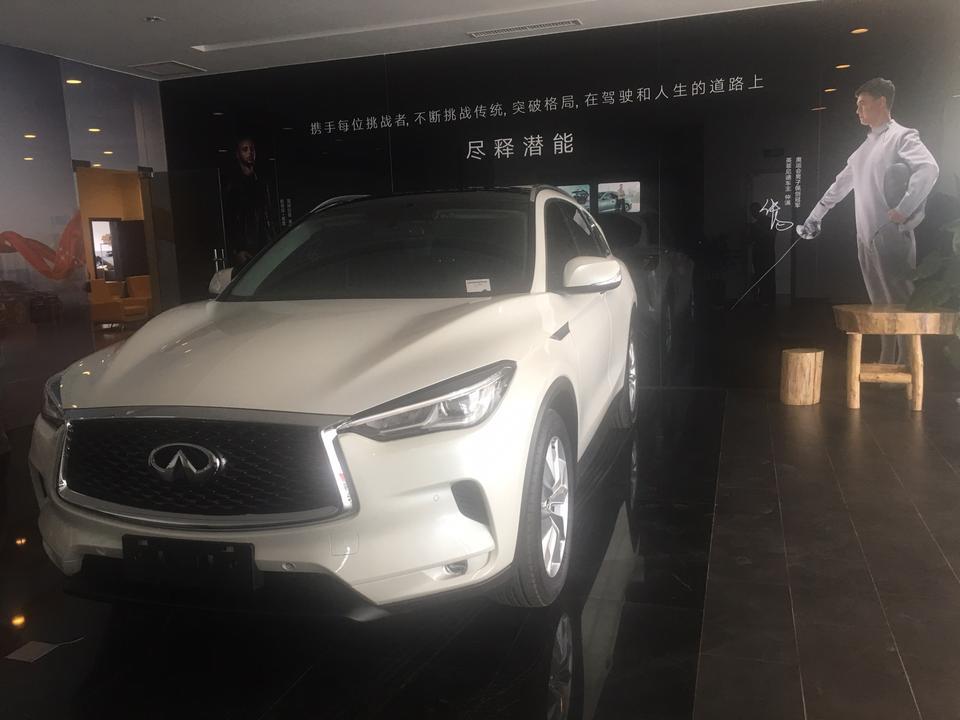 英菲尼迪qx50-请问两驱时尚版加装导航怎么弄？大概要多少钱？？感觉没个导航不方便呀！！为什么这样级别的车那么小的一个导航都不配套呀？？