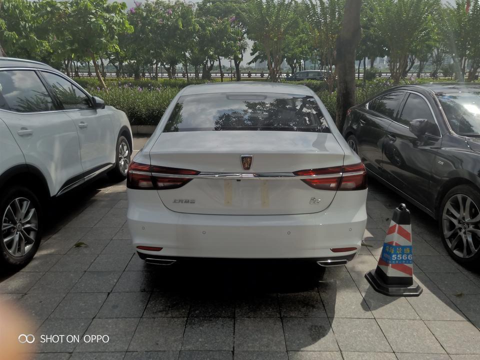 荣威i6-1.6CVT荣耀旗舰版提车一个礼拜，颜值空间就没得说，起步感觉不到顿挫感，加速到40  50码把油门一放顿挫感有点明显，各位车主你们有没有这样的。还有就是定车到提车足足等了两个月，中途想退车没成功，总体来说对车也挺满意的