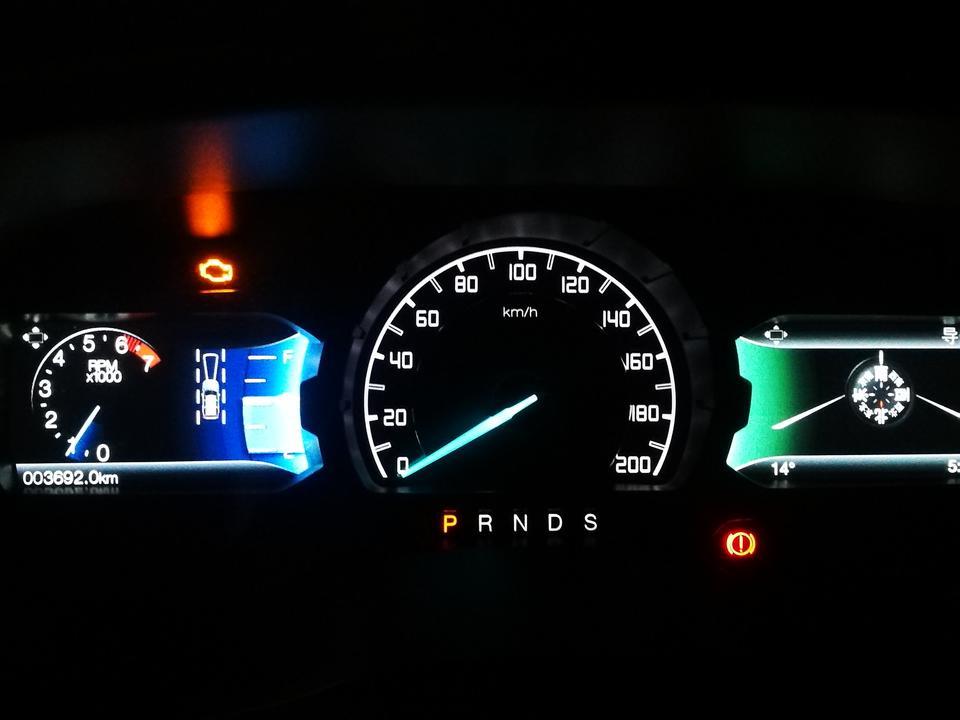 撼路者-18年11月提的车（五座豪华+科技包），到今天一共跑了3692公里，感觉还行，但就是发动机故障灯的问题4S店一直没能解决好，每次到4S店维修也就消消故障码，跑个几天又亮了，4S店师傅检测说是三元催化坏了，得换，但要自费，理由是加了不合格的燃油。说明一下，新车提出来后就在4S对面的中石化加了一箱95号汽油，第一箱油快要跑完油表灯还没有亮，但发动机的黄灯却亮了，然后就开到4S店维修，说油品不好造成的，然后消了故障码，到今天消了三次故障码清洗了三元催化和氧传感。喏，还是不行，继续在中石化加95号油，跑几