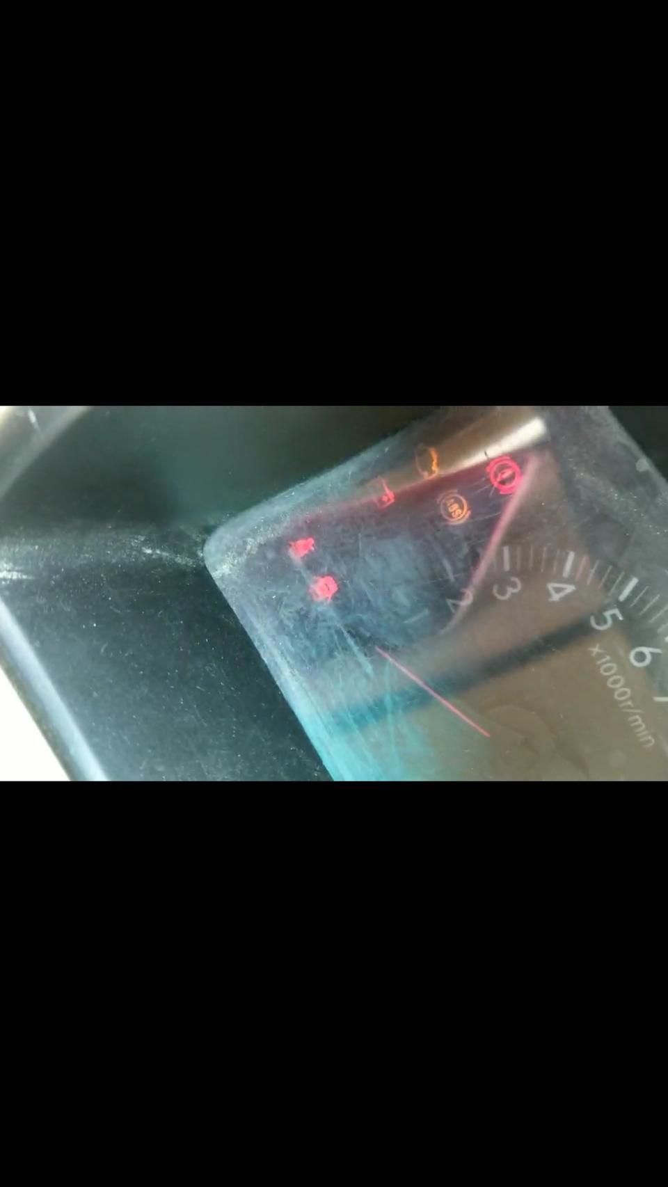 比亚迪F3仪表盘全亮灯了车子又打不着火怎么呢