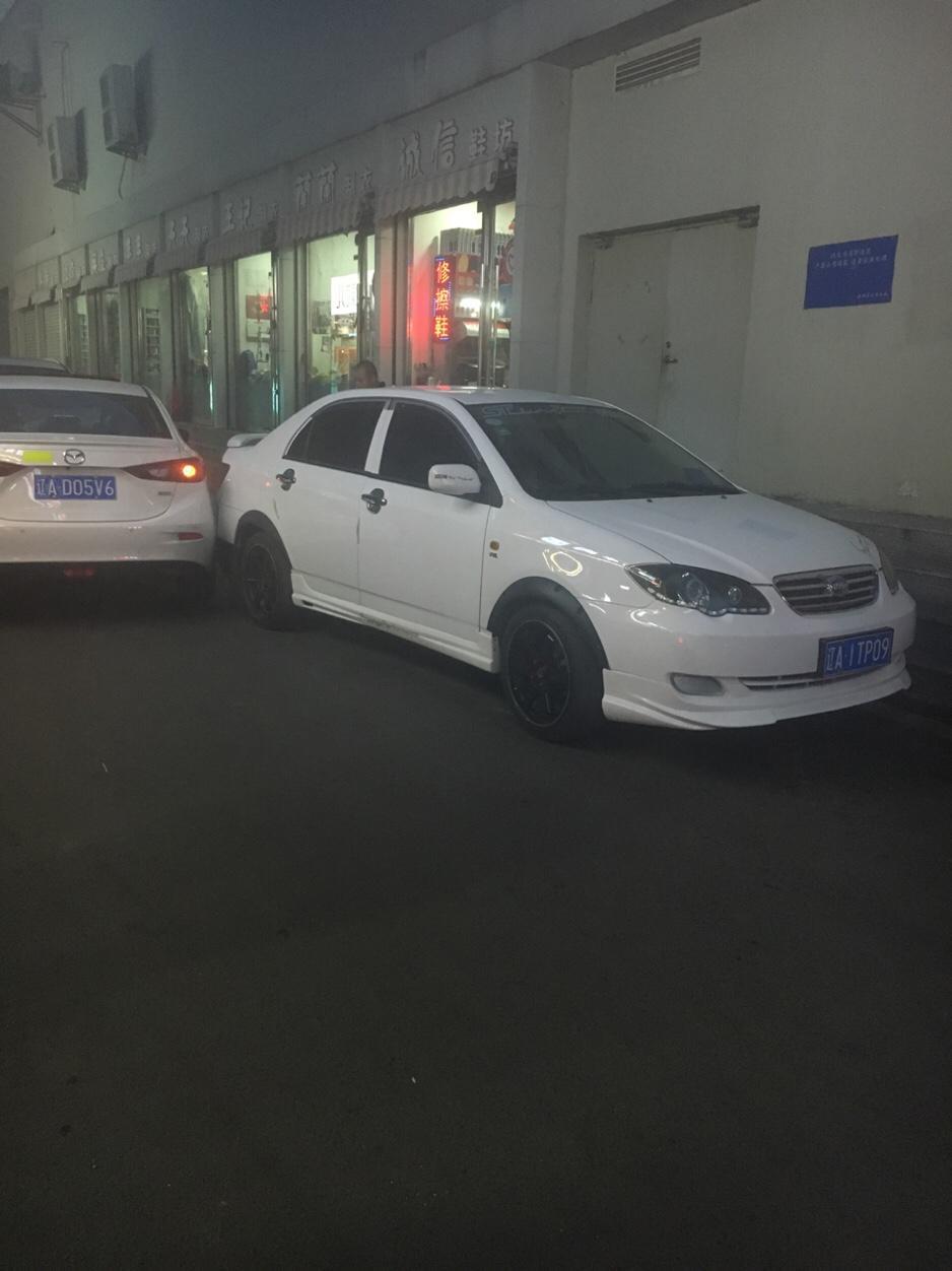 比亚迪f3-别说这个 那个 车便宜 ，保养也不贵 。别跟奔驰 宝马比 我估计 即使你 费吃奶的劲买个高端车 保养的时 得找你妈去。呵呵????