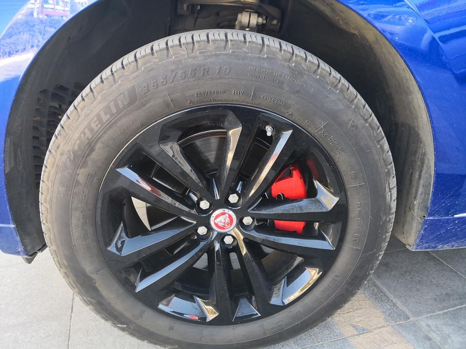捷豹f-pace-换下原厂3.0运动版19寸轮毂带胎。准备出