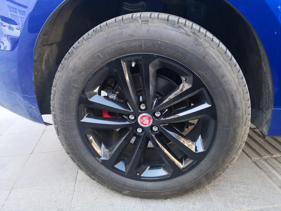 捷豹f-pace-换下原厂3.0运动版19寸轮毂带胎。准备出