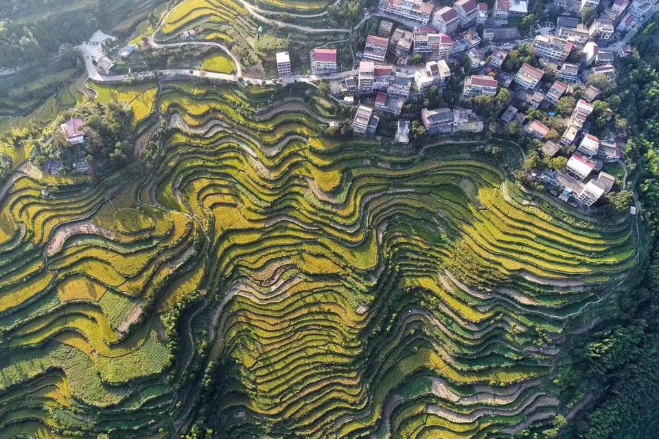 途乐的4h能不能跑山路，我浙江温州这边山路较多，基本能开到30-50码，弯路奇多90到180都有，坡度倒不是很大十几度居多二十几度顶天了，小时候还是尼禄的，现在都修了水泥路，听说开了4h转弯会伤到车，问下大哥们是不是真的。