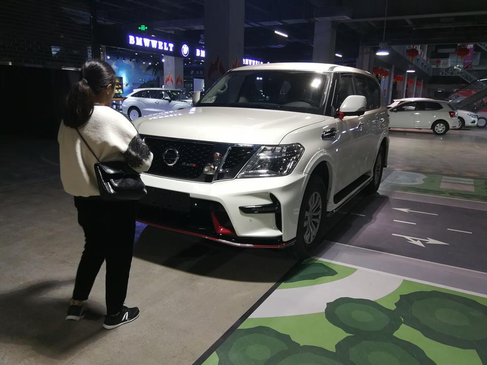 途乐颜色怎么选？黑色and白色。