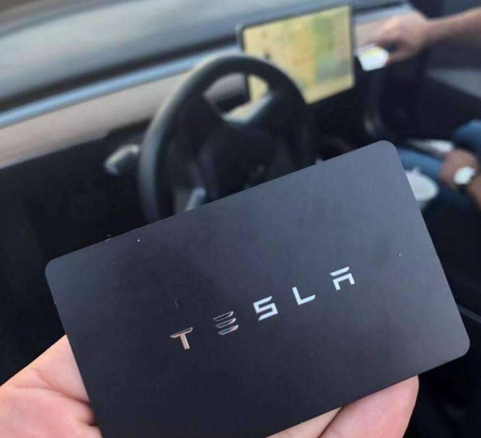 model 3(进口)-有几个关于车钥匙的问题想咨询车友～ 正常的车钥匙按一下通过响声就能找到车，Tesla的卡片钥匙怎么找车？另外如果卡片钥匙丢了怎么办？