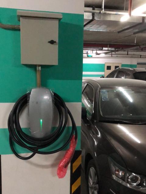 model 3(进口)-刚装了model3家用充电桩，没有安装防盗箱子，会不会不安全，别的车插上能不能用？
