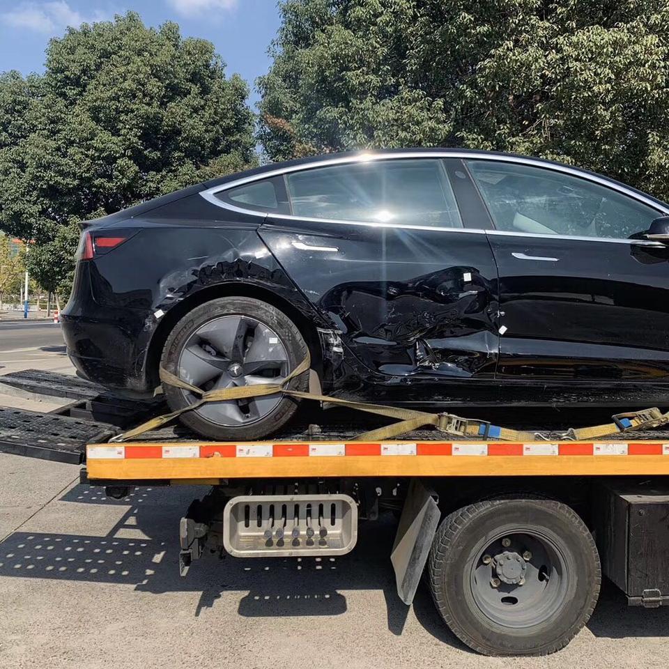 model 3(进口)-烦请广大司机朋友们，这个更换后门大概费用是多少？