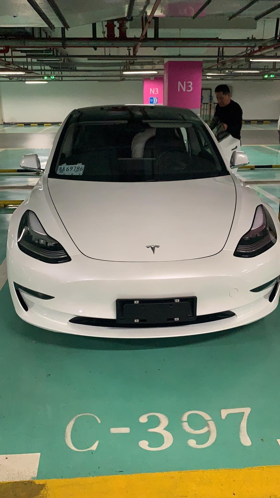 model 3(进口)-各位model 3的车友，你们是否遇到始终无法连接到联通4G信号的情况，我提车两天，始终连不上，重启也没用。打了热线，告知是因为停地库会屏蔽24小时，车子总要入库吧，不知道有没有解决的办法