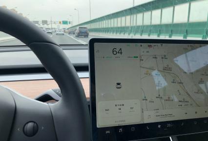 model 3(进口)-大家来报报电耗呀，看看model 3总体续航怎么样！我目前开了500km，其中350km是高速，平均时速88km/h，高速能耗100wh/km，也就是0.1度电/公里；150km是纯市区，平均速度不知道，相对通畅，平均能耗119wh/km，也就是0.119度电/公里。