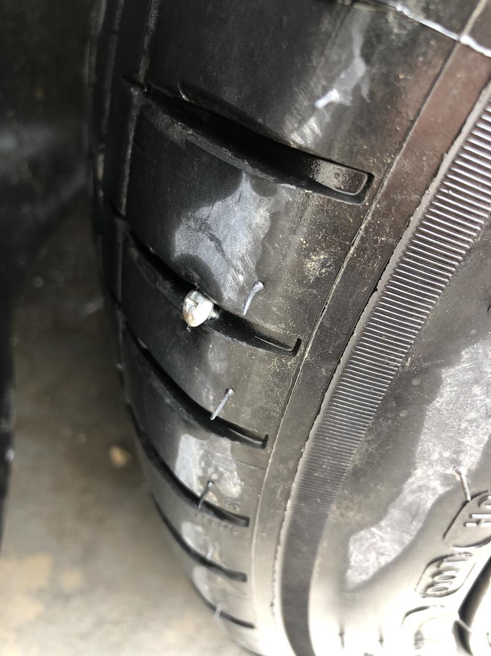 model 3(进口)-要换胎吗 感觉在侧壁了