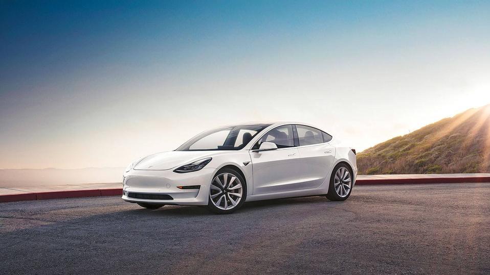 model 3(进口)-我就想知道就算国内通过了自动驾驶方案，这款车进来真的能自动驾驶么？万一出来个电动车……