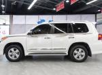 兰德酷路泽(进口)-2013款中东v8 vxr 5700，多钱可以入手。一键启动   中控台彩色大屏   膝部气囊   上坡辅助   陡坡缓降   发动机电子防盗   车内中控锁   真皮座椅   电动座椅    座椅高低调节   后排出风口   自动头灯   前雾灯   大灯高度可调   后视镜电动调节   后视镜加热   后视镜电动折叠   后雨刷   车窗防夹手功能   铝合金轮圈   电动天窗