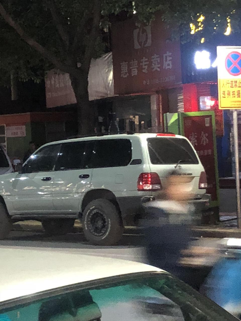 兰德酷路泽(进口)-这个是兰德酷路泽什么版的？前脸TOYOTA字母，请大神给说说