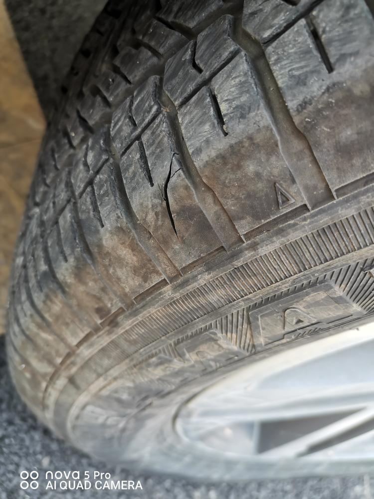 长安cs55-55轮胎右前轮这里有个口子上高速还能跑吗