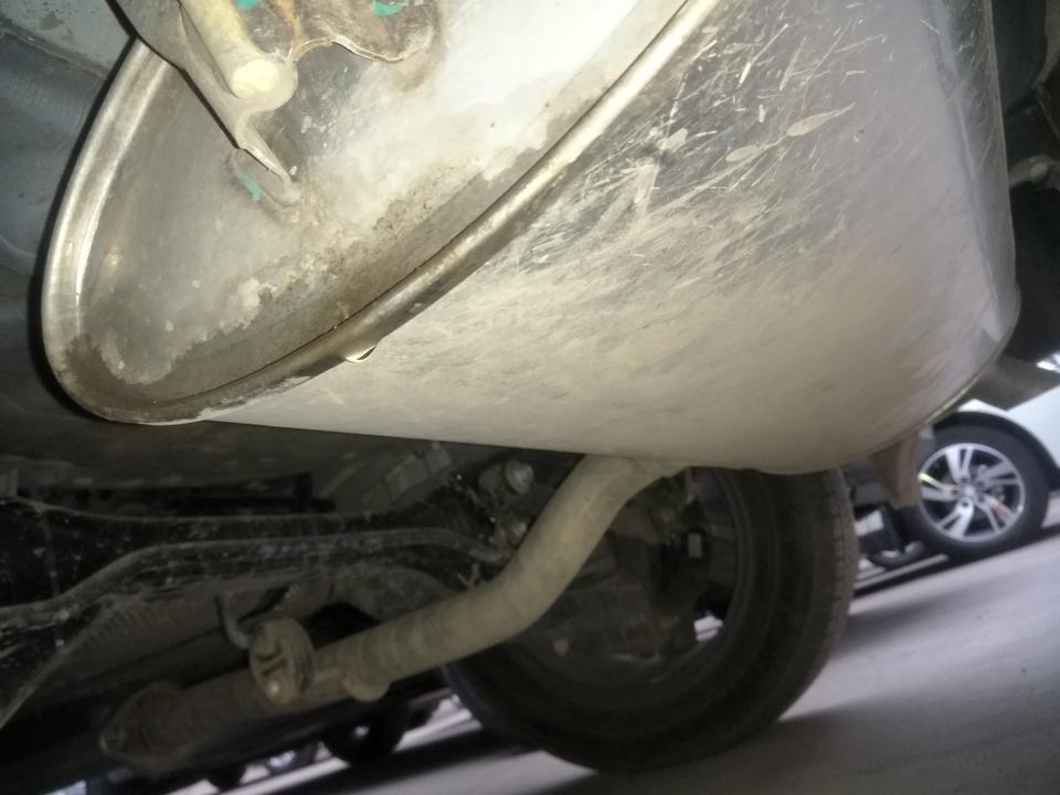 长安cs55-55自动，你们的车有这种情况吗？    这是排气管漏还是