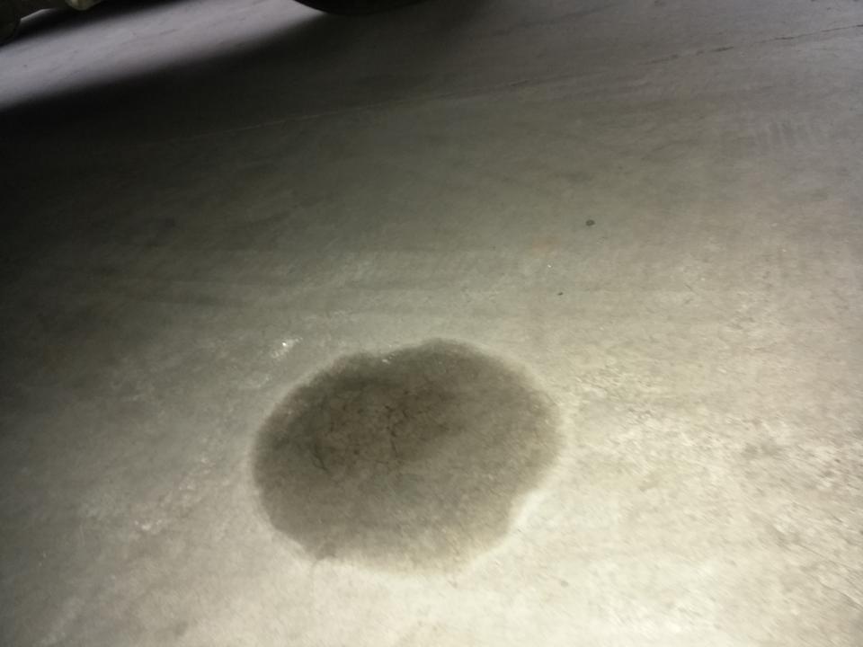长安cs55-55自动，你们的车有这种情况吗？    这是排气管漏还是