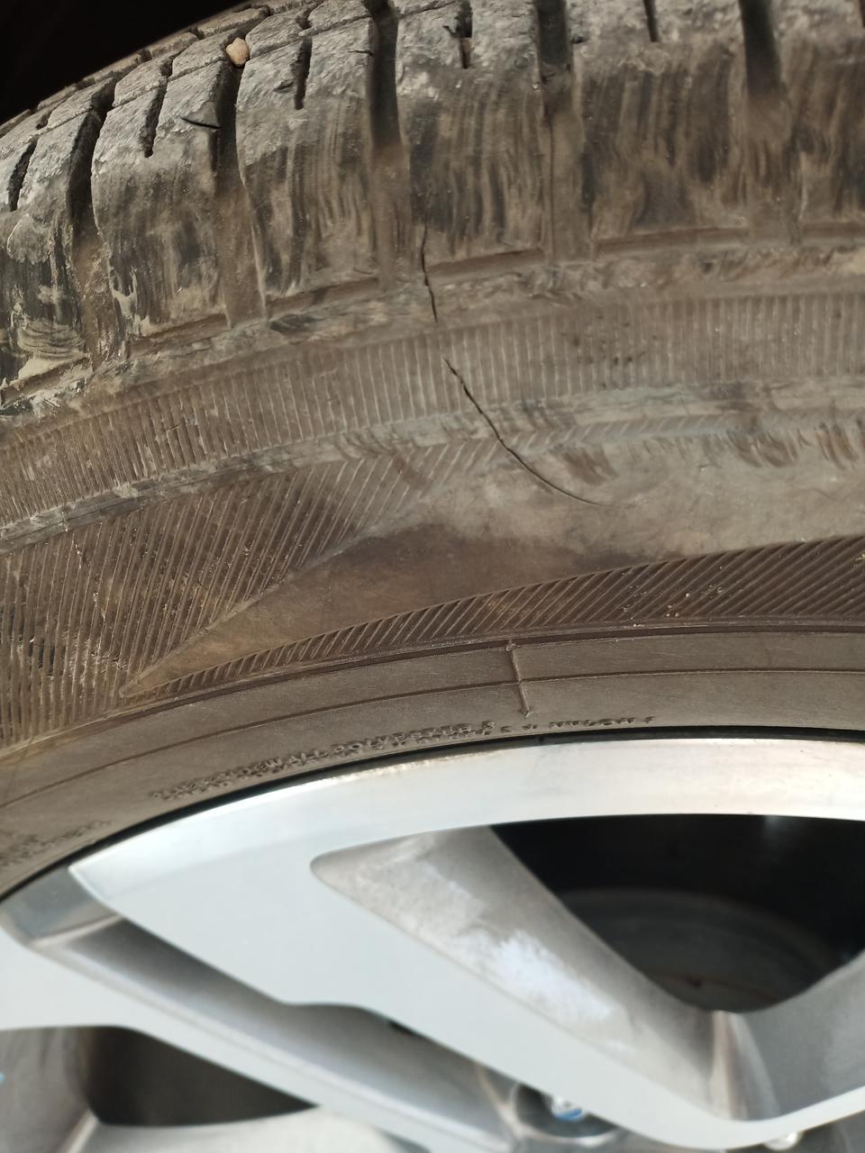 长安cs55-才买几个月，车胎就有很多地方有裂缝，有同款吧？？不是划的自动开裂！