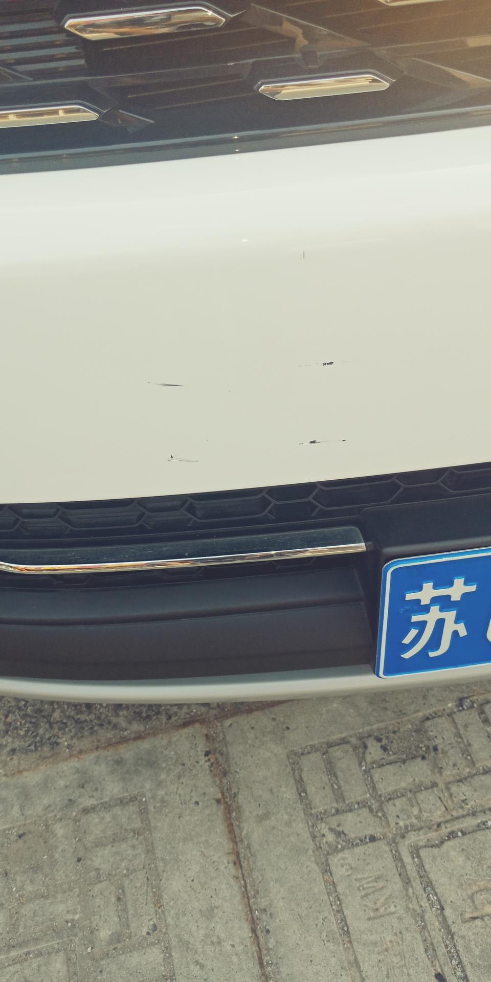 长安cs55-我的55停菜市场门口被蹭了，是补漆好呢还是用补漆笔补一下好呢？