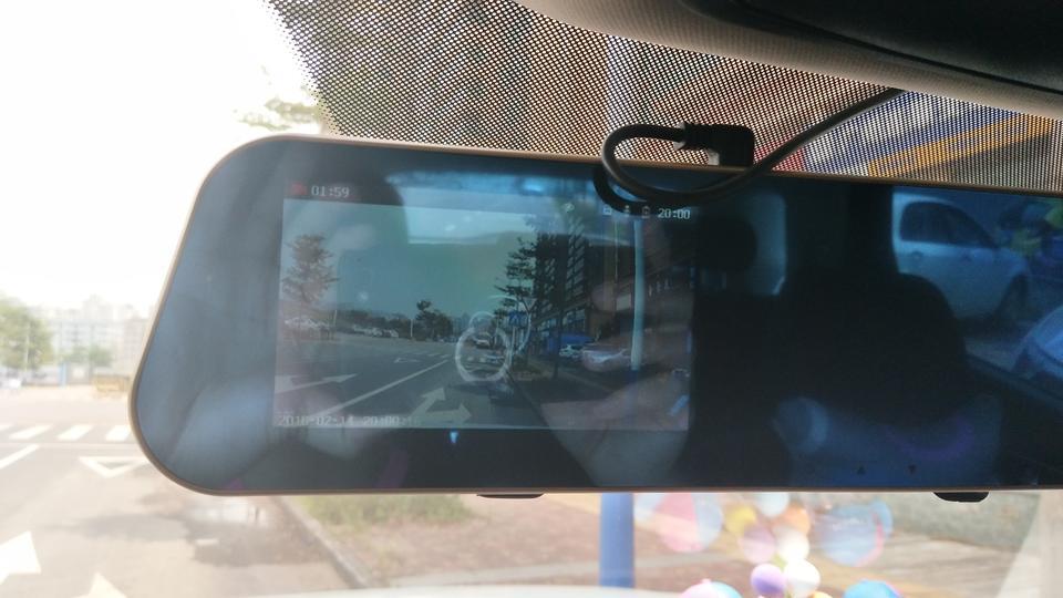 长安cs55-4s店装的行车记录仪，挡住后视镜看不到怎么弄呀。