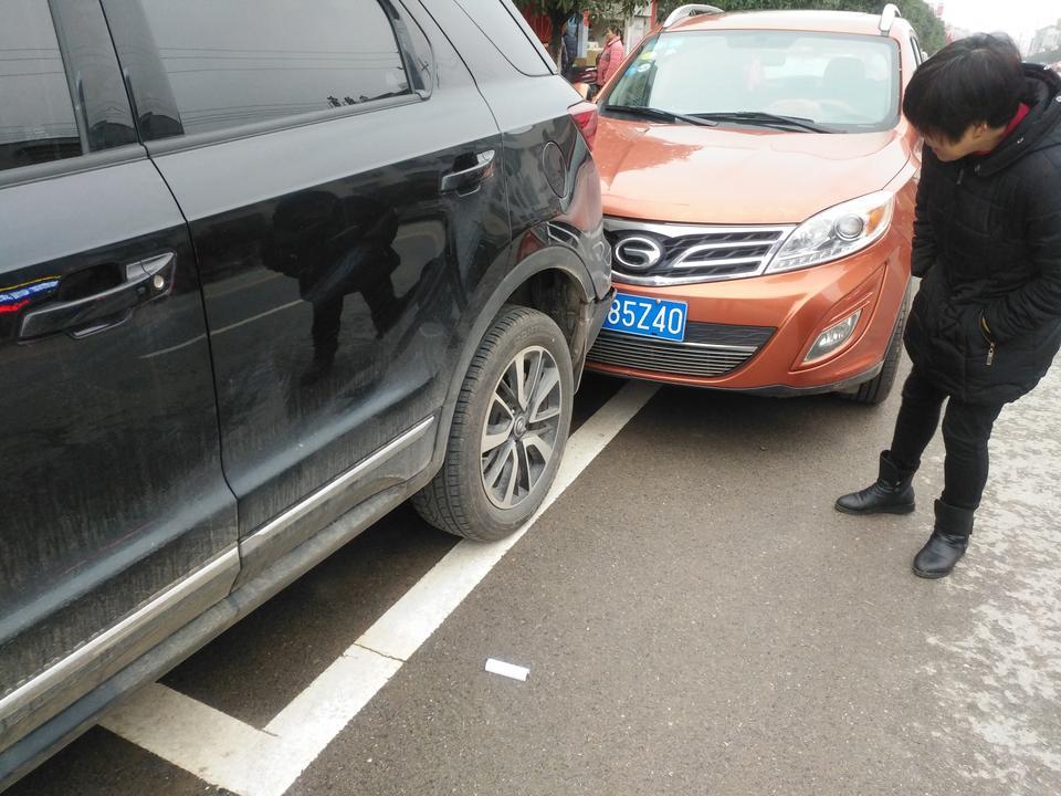 长安cs55-我的小五还没一个月就遭飞来横祸，停在车位上，都能被追尾！