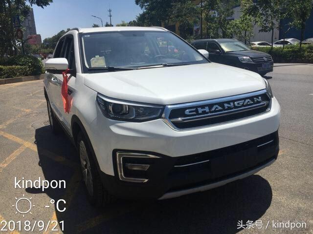 长安cs55-大家好 现在这个车优惠多少 第一次买车 不懂  当我看见55就喜欢了  不知道车怎么样  油耗多少 买那个配置好